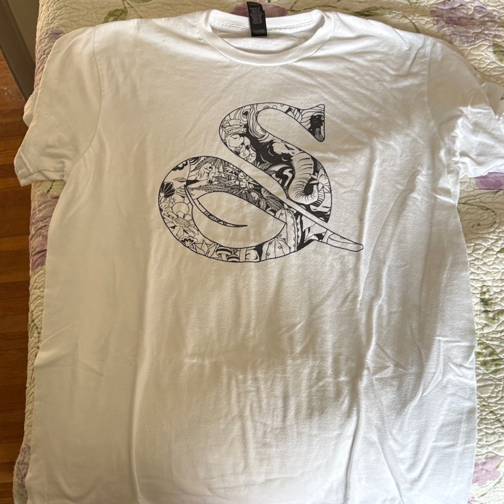 Gildan White T-Shirt with Artistic Reptile Design